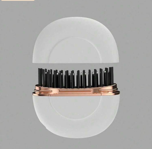 The Cordless Travel Heat Brush